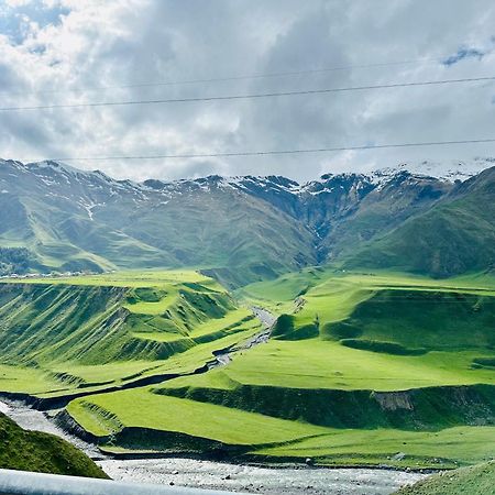 Willa Alpine Escape Kazbegi Zewnętrze zdjęcie