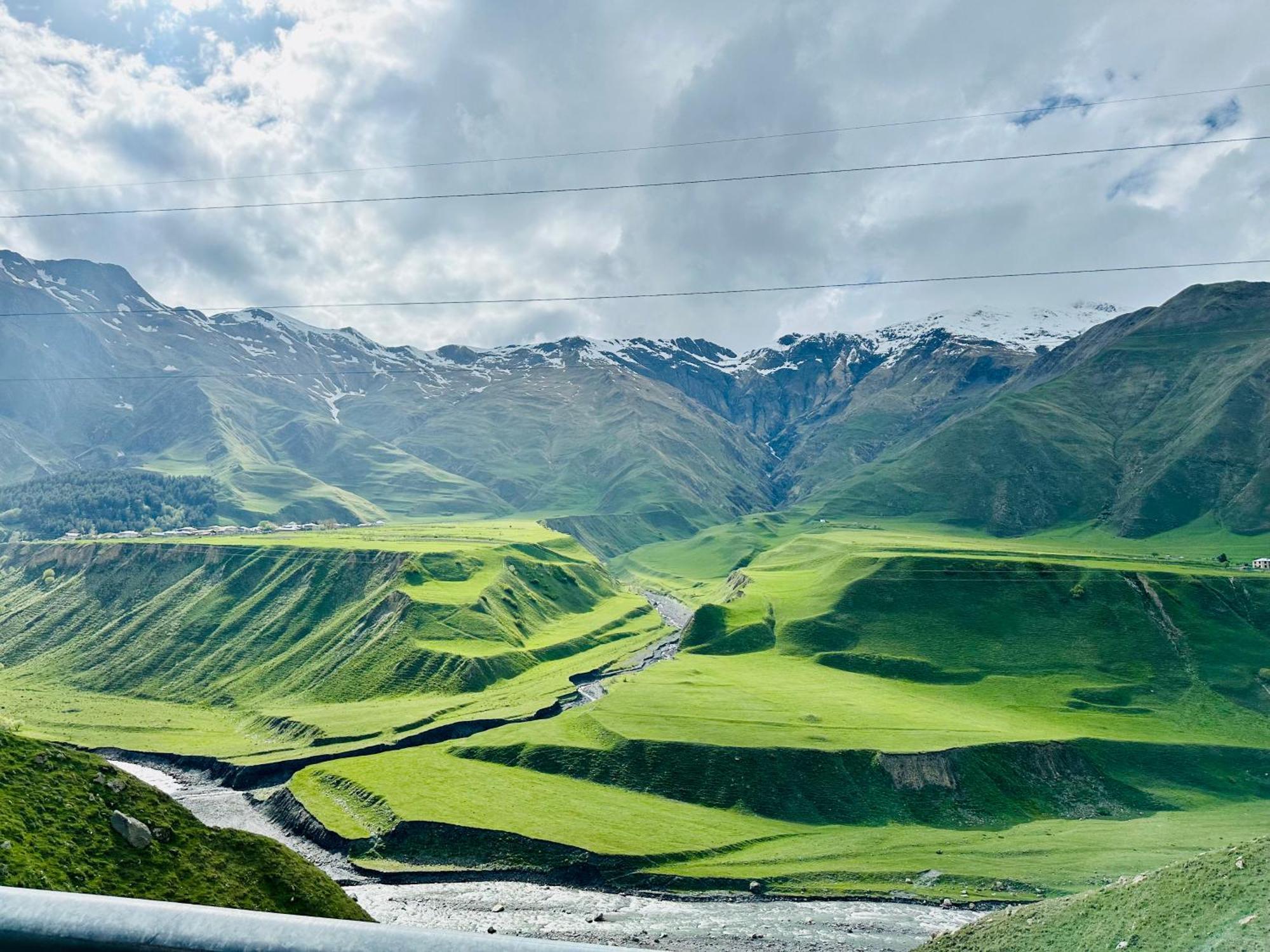 Willa Alpine Escape Kazbegi Zewnętrze zdjęcie