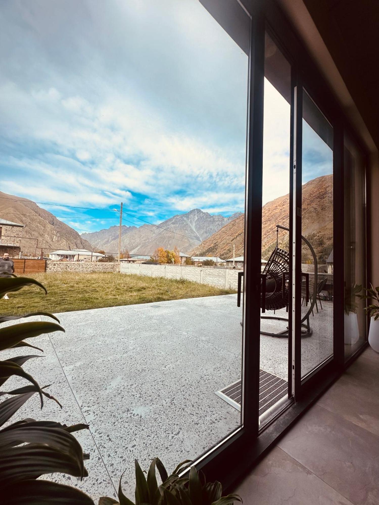 Willa Alpine Escape Kazbegi Zewnętrze zdjęcie